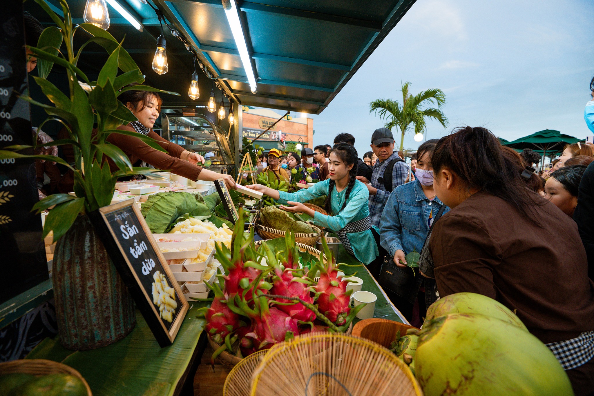 Tây Ninh có gì lạ ? Có “Chợ Lá không”  giống bất kỳ nơi nào  - 5